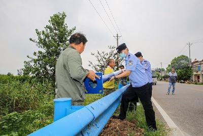 乡村公路无路灯 村民晚上怕出门 30盏明灯点亮老乡“微心愿”