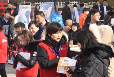 春风行动 洪湖举办返乡农民专场招聘会