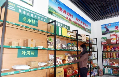红安县公交快递进村，带动农副产品销售