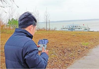 武汉首次三维跟拍长江江豚戏水