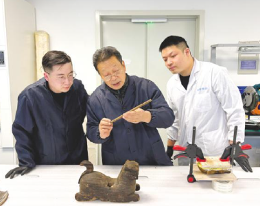 楚式漆器修复技艺传承人杜道子——妙手匠心让千年漆器焕彩重生