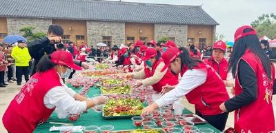 钟祥长寿小龙虾“爬”上大餐桌