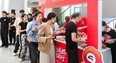 潜江小龙虾“触网”入京