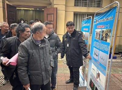 枝江：长江禁渔宣传进行时 2000 余份资料送法下乡