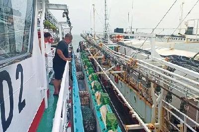 浙江舟山渔船成功救助台湾籍渔船及51名船员