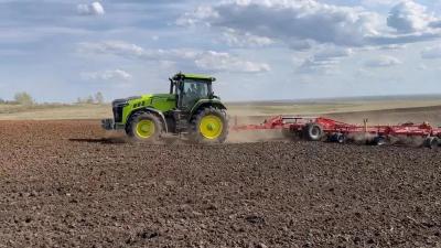 自主研发重磅新品！新能源拖拉机批量交付！