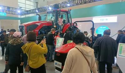 “顶流”拖拉机亮相农交会