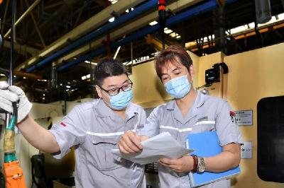 “东风商用车”拍了拍“潘班长”