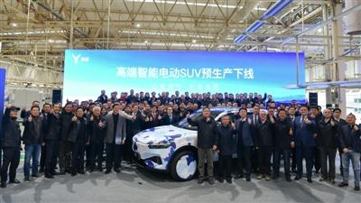 岚图首款高端智能电动SUV预生产下线
