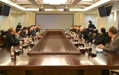 东风公司召开新老董事、监事座谈会