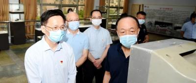 黄伟在公司十堰基地调研