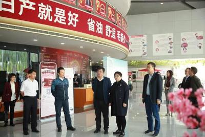 东风有限党委书记赵书良深入市场调研