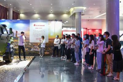 打卡东风！这个采访团不停点赞！