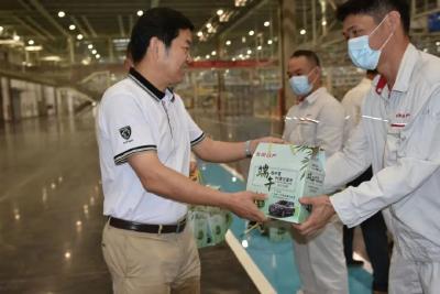 粽叶飘香迎端午，浓浓关怀暖人心