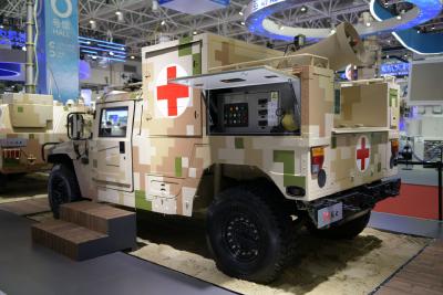 东风猛士军品民品联袂亮相第十三届中国航展