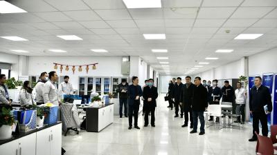 竺延风在智新科技、东风乘用车公司调研：扛起自主发展重任，新的一年更上一层楼