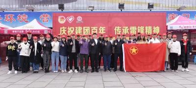 3月 5日，我们在青年广场向他致敬！