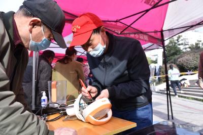 东风青年“学雷锋”志愿服务活动火热开展