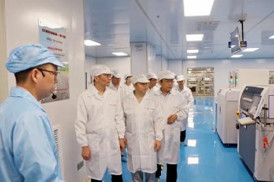 黄伟在东风零部件集团调研