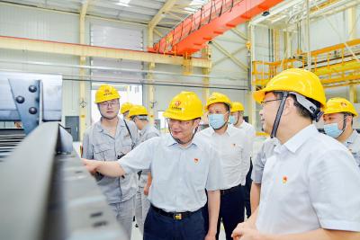 黄伟在东风商用车、东风零部件调研