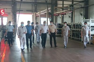 王晓调研指导东风商用车一线防疫生产和员工关爱工作
