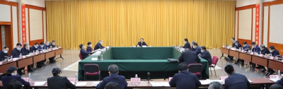 国资委党委认真学习贯彻习近平总书记重要讲话精神和党中央决策部署  坚决维护党中央权威和集中统一领导 统筹做好疫情防控和央企提质增效稳增长工作