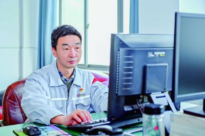 东风公司2022年度劳动模范舒章钧：择一事 忠一生