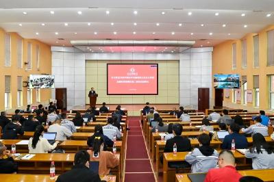 东风商用车召开学习贯彻习近平新时代中国特色社会主义思想主题教育部署会暨二季度党群例会