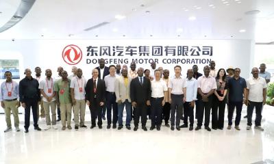 非洲国家驻华外交官一行访问东风