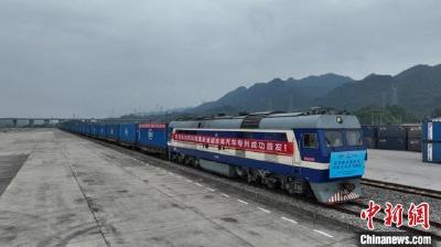 西部陆海新通道东风汽车专列在重庆江津首发