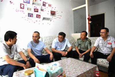 东风公司组织慰问复转军人代表