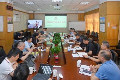 东风商用车举行党委理论学习中心组集体学习研讨