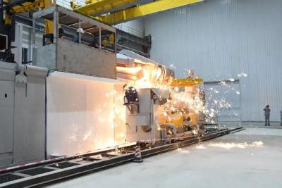 东风汽车股份铸造新工厂带砂带铁水调试成功