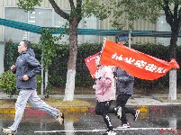 图集｜迎着风雨去战斗