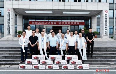 贡觉县党政机关代表团访问东风特商