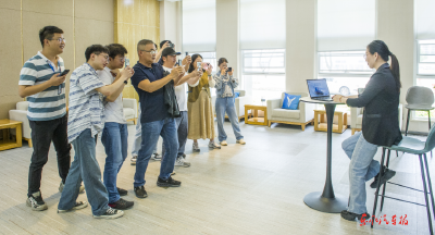 东风岚图开展通讯员培训