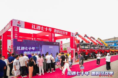 东风柳汽乘龙之夜盛典走进随州：现场收获366辆订单