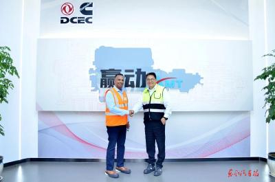 伊顿康明斯高层访问东风康明斯