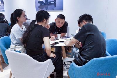 东风营销将士奋战华中国际车展——为每一个订单而战