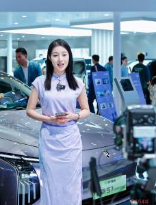 行走的“东风”直播间：公司员工“大V”上海车展现场说车