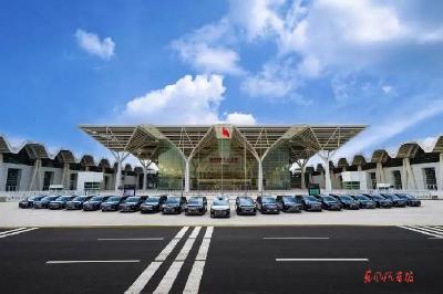 岚图汽车助力2025天津夏季达沃斯论坛