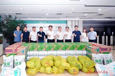 致敬高温下的坚守，撑起“遮阳伞”为员工降温~