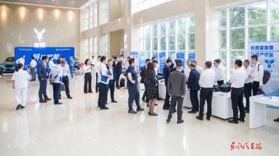东风科技与岚图汽车开展技术交流