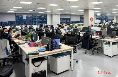 岚图汽车：双节我在岗 奋斗不停歇