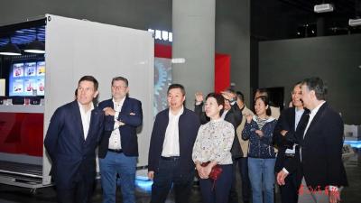 沃尔沃集团经营团队访问东风