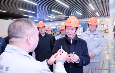 冯长军到东风商用车调研指导工作