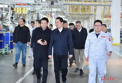 冯长军在公司襄阳基地调研