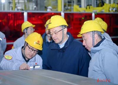 尤峥在十堰基地调研