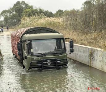 东风商用车举办民用越野车专场推荐会