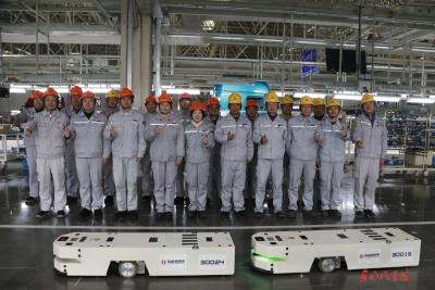 东风商用车一线员工参观车身智能制造升级项目